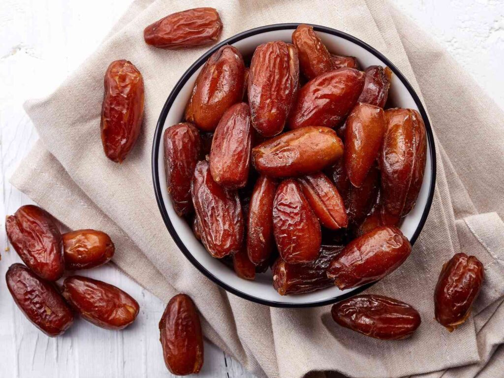 Why you should eat dates in late pregnancy, labor and health benefits